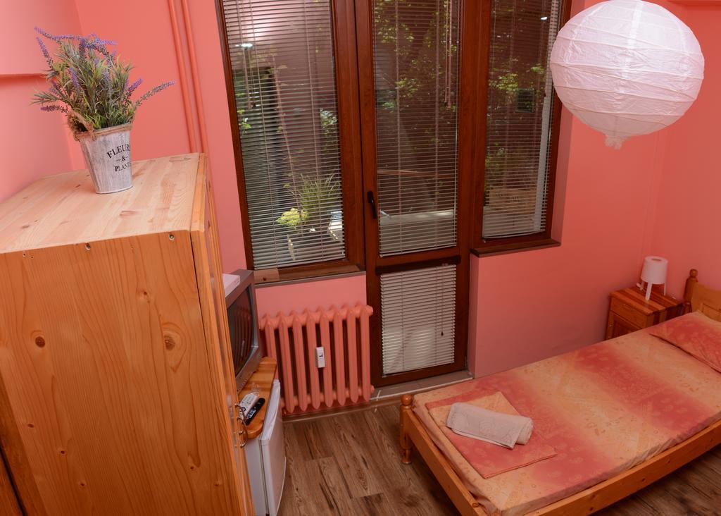 Peter Pan Hostel София Екстериор снимка